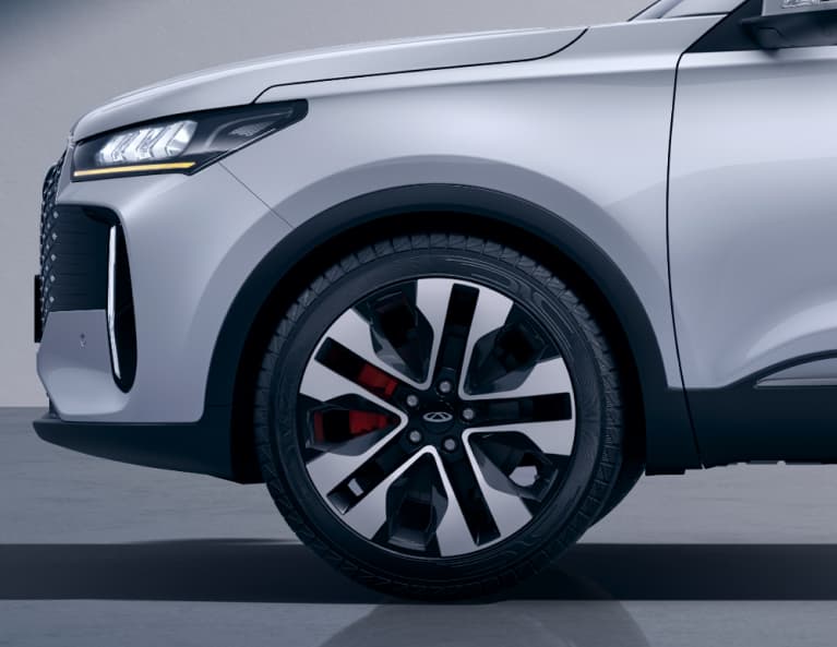 Eye-Catching 18-inch Alloy Wheels